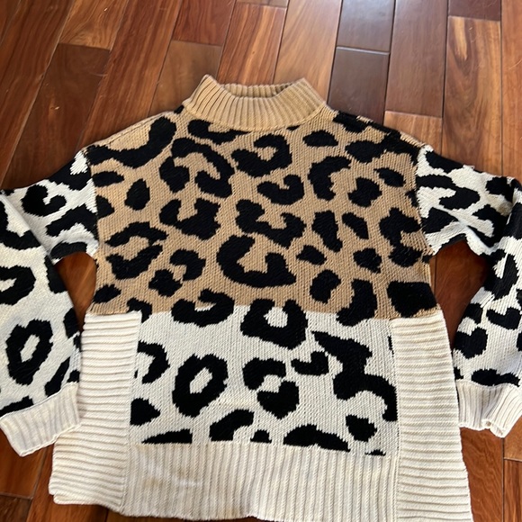 Size medium cheetah print sweater from nine W. - Picture 1 of 4